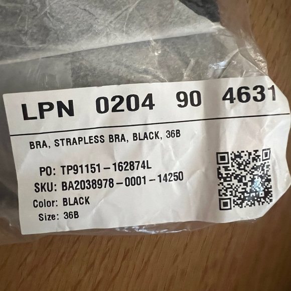 New Core Microfiber Strapless Bra 36B - Picture 5 of 5